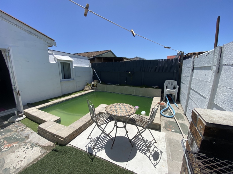 2 Bedroom Property for Sale in Pelican Park Western Cape